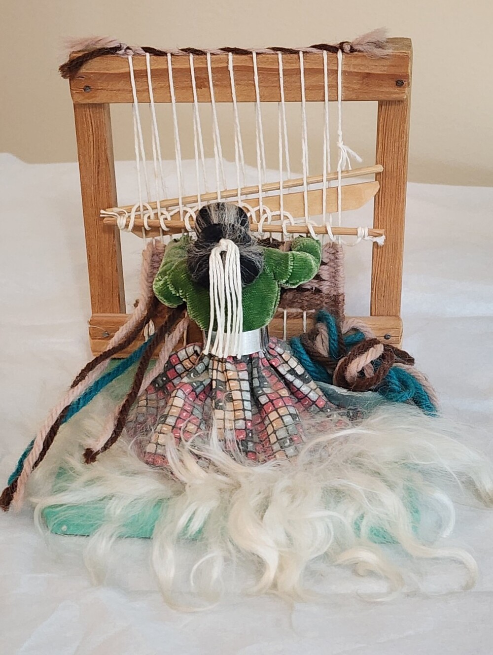Vtg Navajo Weaver American Southwest Woman Doll Weaving Rug on Loom Signed